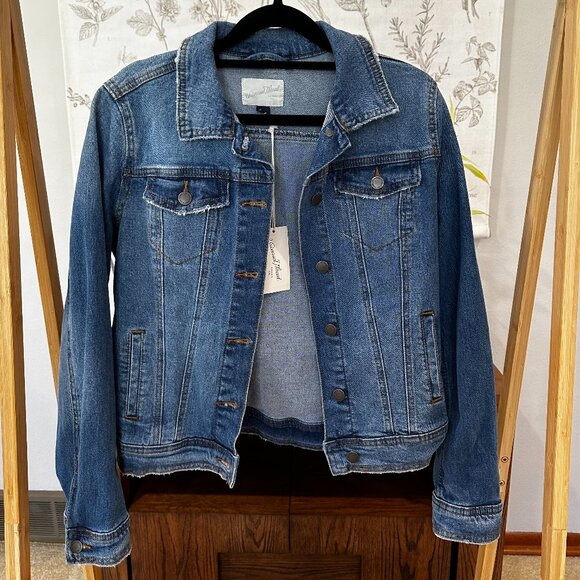Universal Thread Jackets & Blazers - NWT Women’s Universal Thread Jean Jacket